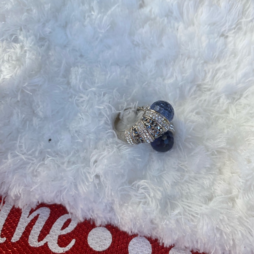 Beautiful Cocktail Ring - Picture 2 of 3